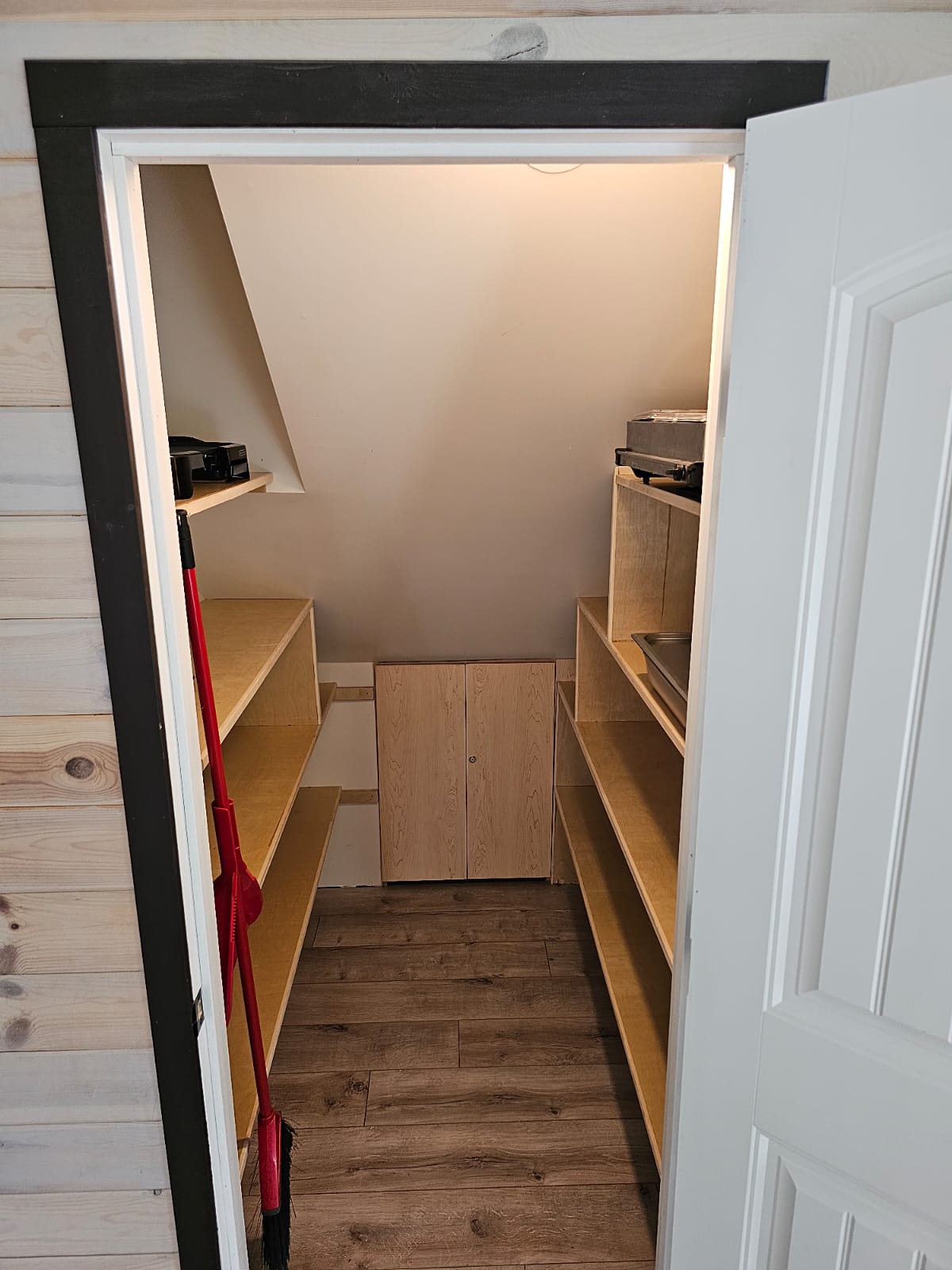 KITCHEN PANTRY