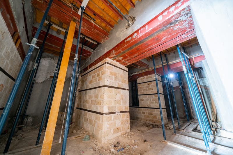 تـدعيم المبانـي التاريخية بجدة 