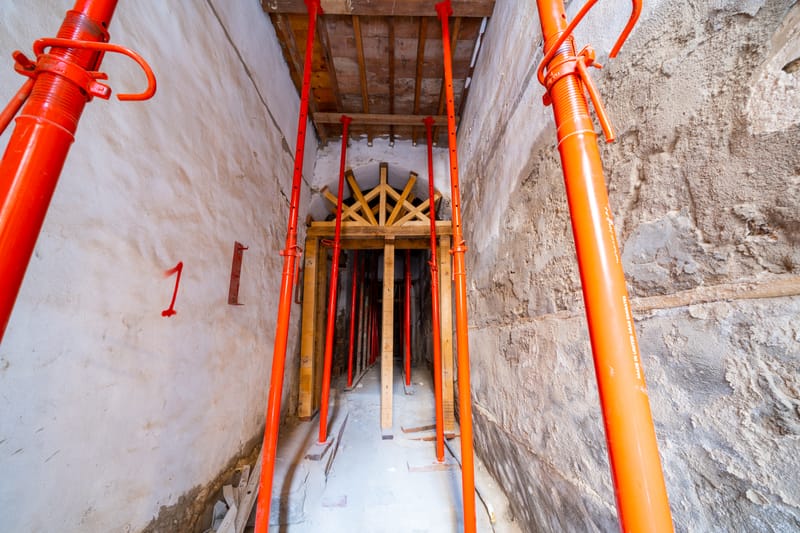 تـدعيم المبانـي التاريخية بجدة 