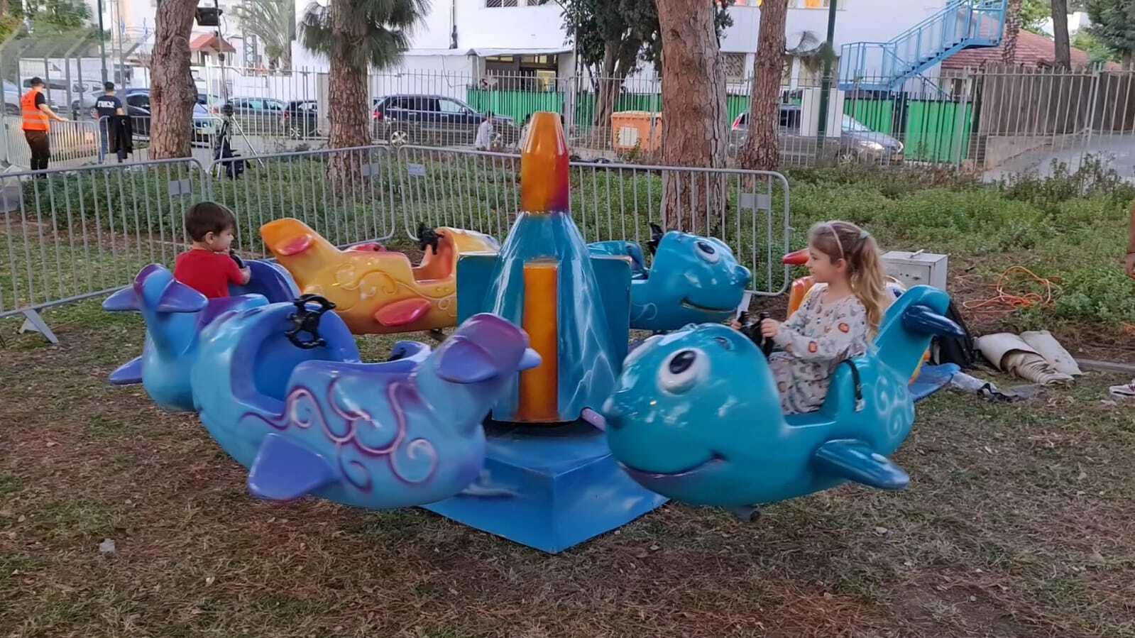 קרוסלת דגים לגיל הרך
