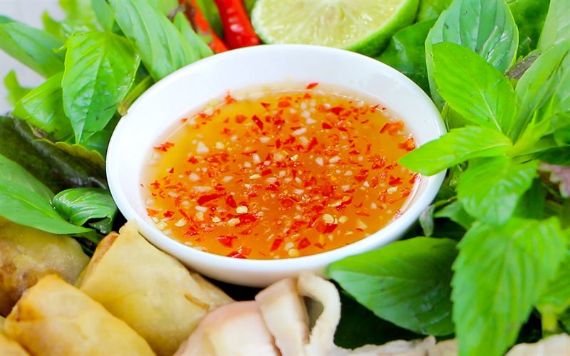 Xăm Môi Kiêng Nước Mắm Bao Lâu để Lên Màu Chuẩn: Bí Quyết Chăm Sóc Môi Sau Khi Xăm