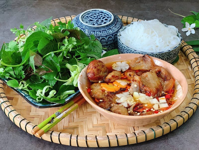 Xăm Môi Có Tốt Không? Xăm Môi Có Được Ăn Bún Không?
