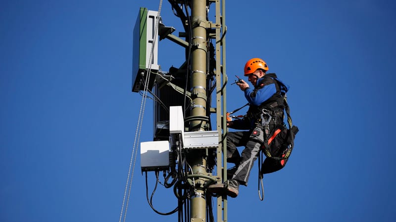 Műholdas antennák és mobil távközlési berendezések telepítése