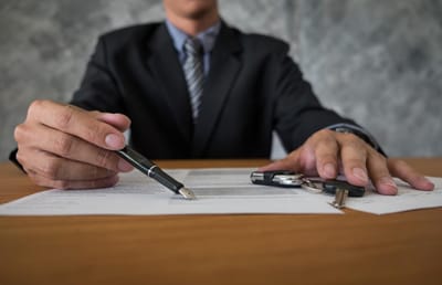 Detran-SP retoma leilões de veículos: leiloeiros foram convocados para assinar contratos