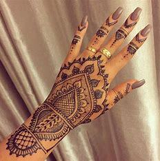 Tatouages au Hénné