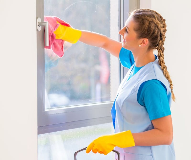 عاملات بالساعة