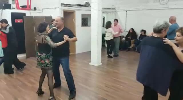 שיעור טנגו ארגנטינאי בסטודיו