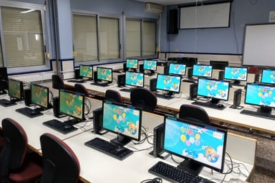 Proyecto Autonómico de implantación de las TIC en los centros educativos