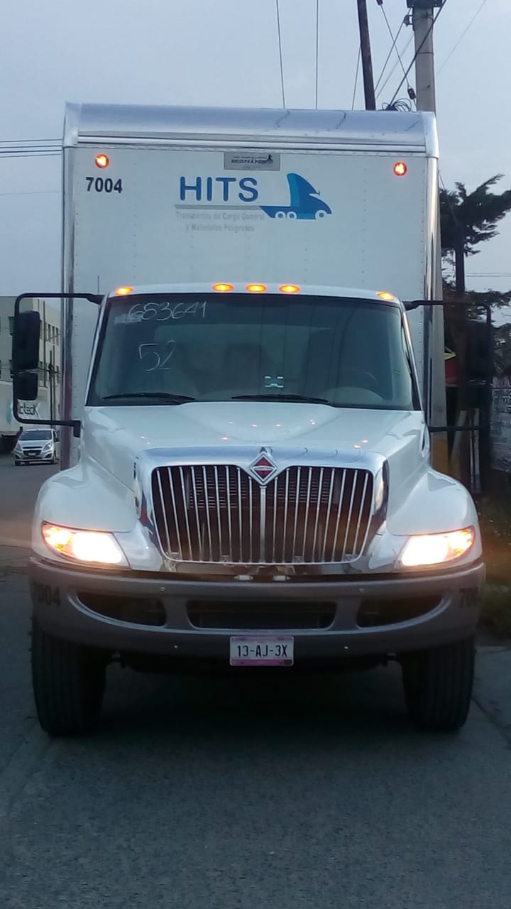 Dura Star 4300 con capacidad de 10.0 toneladas con caja seca.