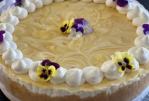 Lemon Curd Cheesecake - Medium