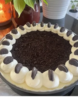 Baked Cookies & Cream Cheesecake - Medium