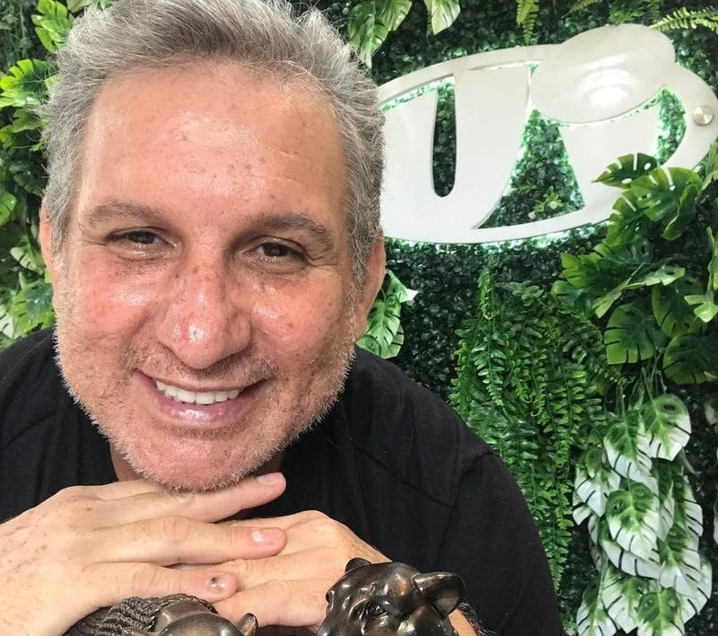 UIRIS ALMEIDA: O  MESTRE DA BELEZA EM BRASÍLIA