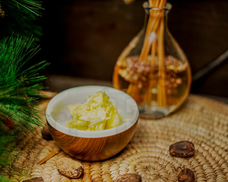 Ori-Ewa - shea Butter is very rich in Fat soluble vitamins; A, D, E, K and the essential fatty acids; oleic, stearic, palmitic and linoleic, hence forming a good constituent in vegetable oil production.