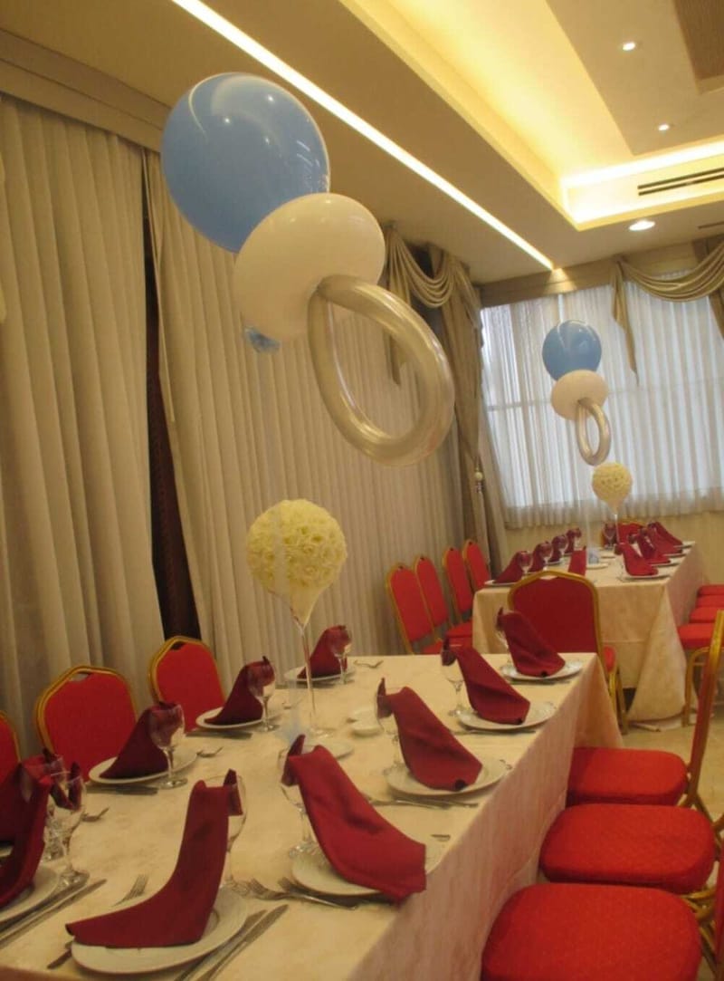  סידורי השולחן שלנו בבלונים הם הדרך המושלמת לקשט את האירוע, בלונים שיוצרים אווירה ייחודית, מתאימים לכל אירוע, ומשדרגים את חוויית האירוע לרמה חדשה של אלגנטיות וסטייל 
