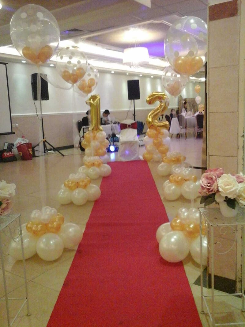  סידורי השולחן שלנו בבלונים הם הדרך המושלמת לקשט את האירוע, בלונים שיוצרים אווירה ייחודית, מתאימים לכל אירוע, ומשדרגים את חוויית האירוע לרמה חדשה של אלגנטיות וסטייל 