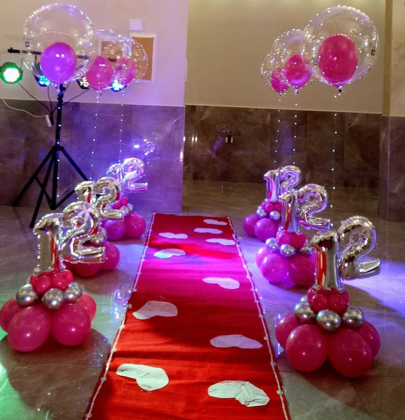  סידורי השולחן שלנו בבלונים הם הדרך המושלמת לקשט את האירוע, בלונים שיוצרים אווירה ייחודית, מתאימים לכל אירוע, ומשדרגים את חוויית האירוע לרמה חדשה של אלגנטיות וסטייל 