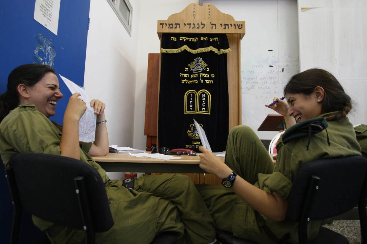 צוערות בבית ספר לקצינים | Cadets at The IDF officers’ school