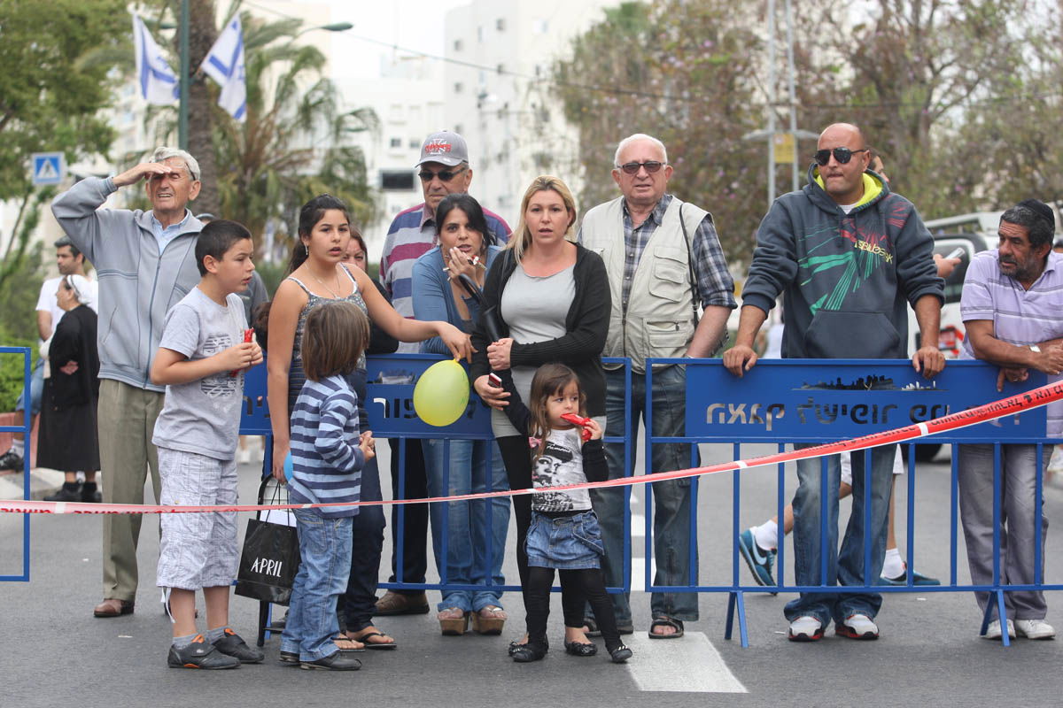 צופים בתאונת דרכים | Watching a car accident