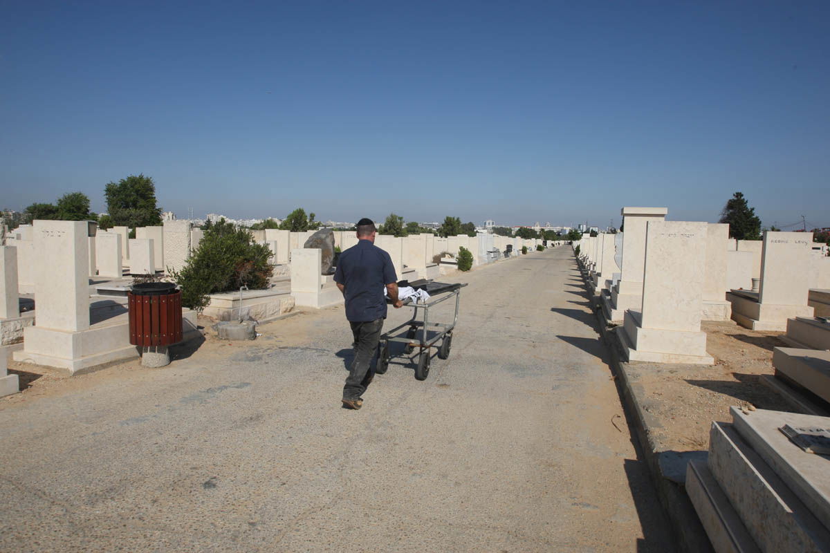 בית העלמין קרית שאול | Kiryat Shaul Cemetery