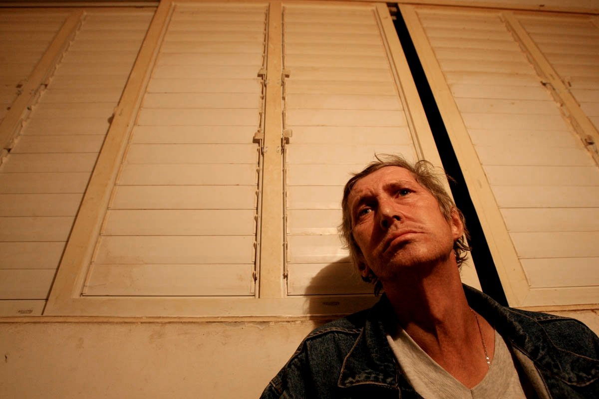 . מיכאל ליסצוב. בן 50, נולד בקזחסטן, עבר לרוסיה בילדותו ועלה לארץ לפני ארבע שנים. אוסף בקבוקים לפרנסתו. שנתיים לאחר שעלה לארץ התחיל לשתות בעיקר בירה.