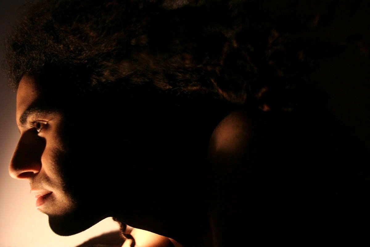 איתמר שחר, בן 26, מתגורר בחיפה. לוקח חלק בקבוצת גברים פמיניסטים שעורכים פגישות בבית אירגון אשה לאשה.