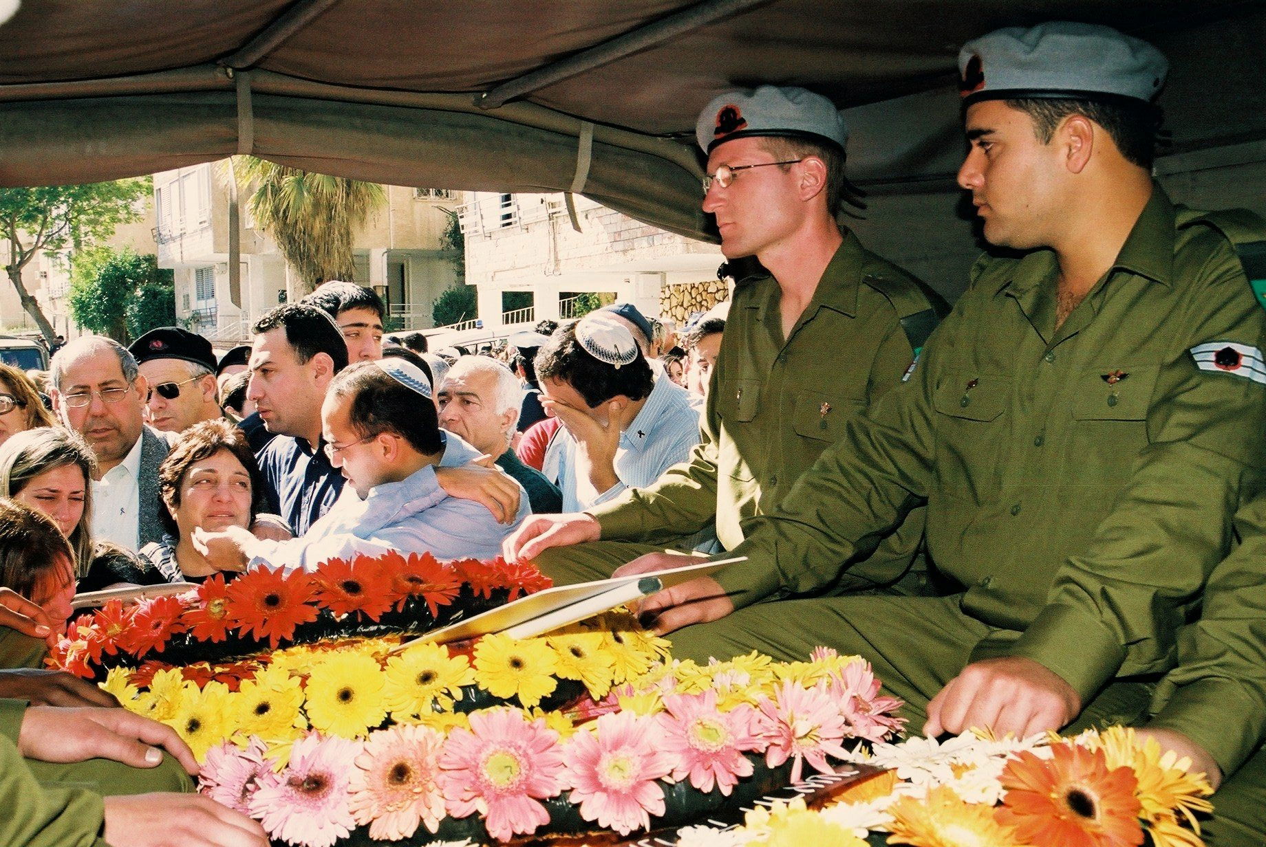 לוויתו של סמל ראשון עדי אביטן שגופתו הוחזרה בעסקת חילופי שבויים ב - 2004 | Funeral of first sergeant Adi Avitan, whose body was returned in exchange for discharge Palestinian prisoners at 2004