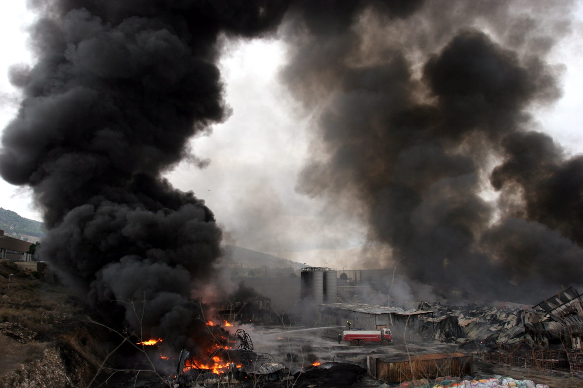 שריפה במפעל סטארפלסט באזור התעשייה אלון תבור | Fire at Starflas factory in Alon Tavor industrial area