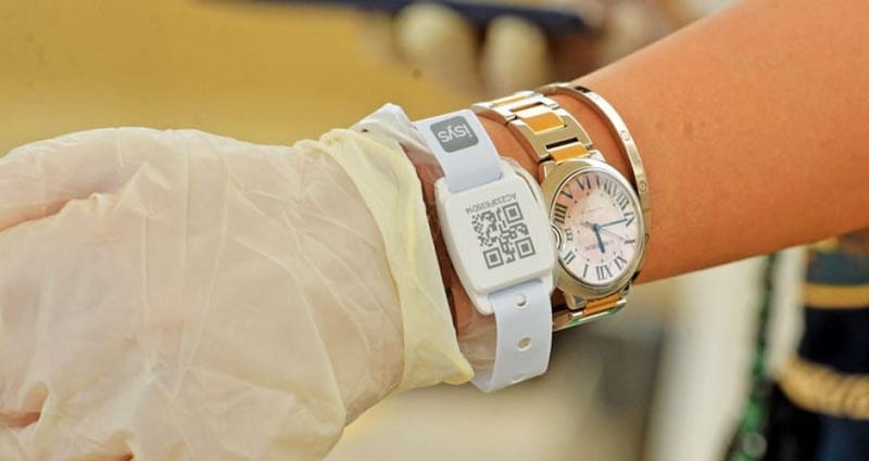 مهندسو جامعة الشرق الادنى ينتجو اساور الكترونية للحجر الصحي