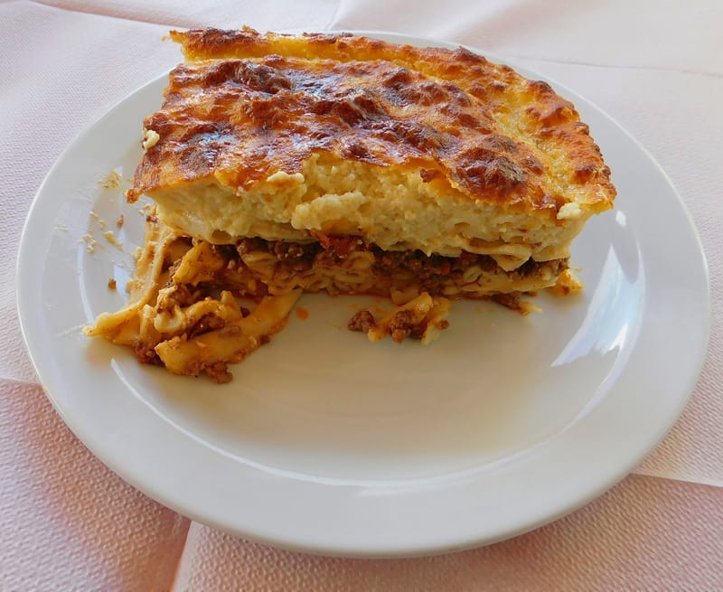 مكرونه بشاميل سجق