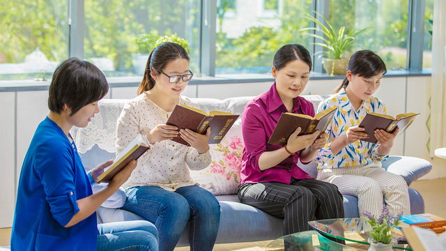 Hebrew Christian Music | כך מושל האלוהים בכל