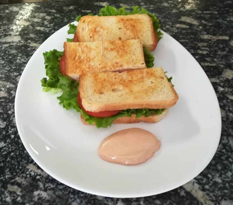Tostone insalata e pomodoro