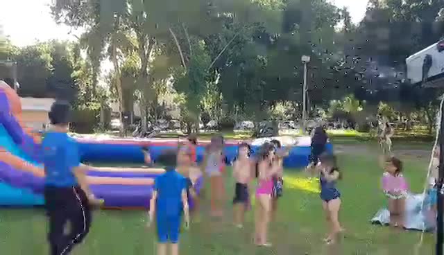 מתנפחי מים ותותח שלג