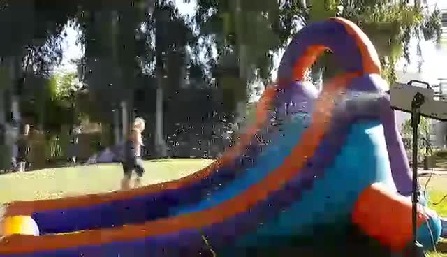 מתנפח מגלשה סלייד ותותח שלג