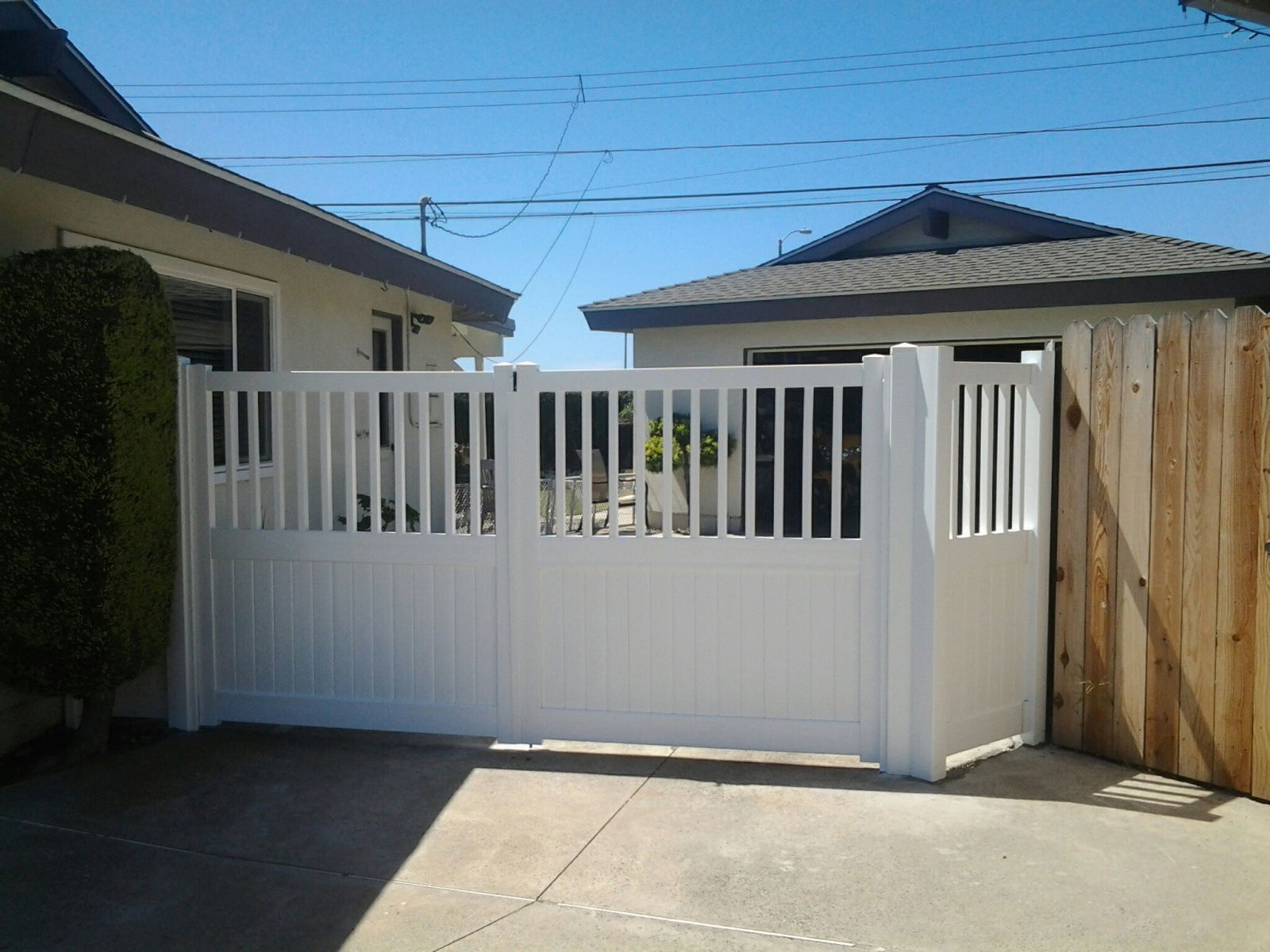 DRIVEWAY GATE