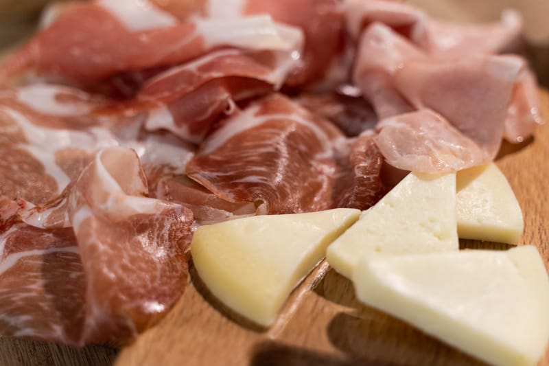 Merende con prodotti locali e genuini