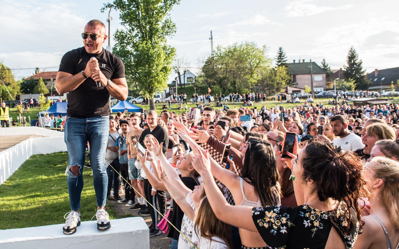 ...egy-két kattintás a teljesség igénye nélkül...