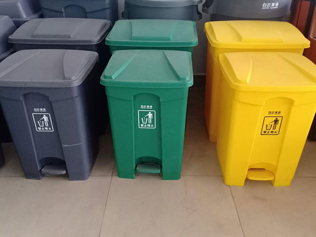 Thùng rác đạp chân bằng nhựa cao cấp, bền bỉ
