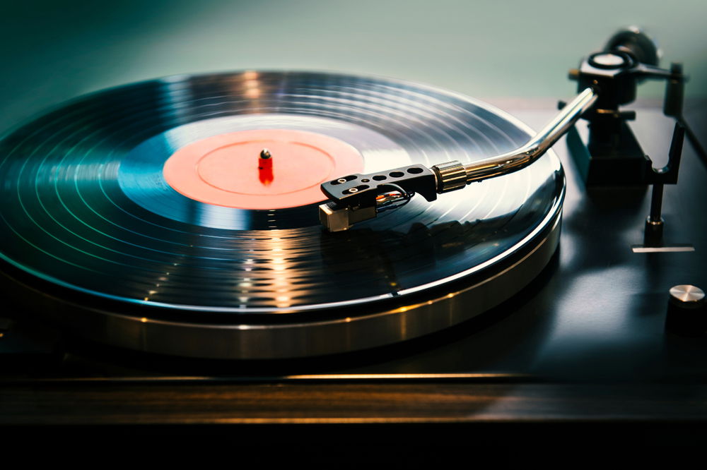 Why Vinyl Records Sound Best - The Analog Vs Digital Debate