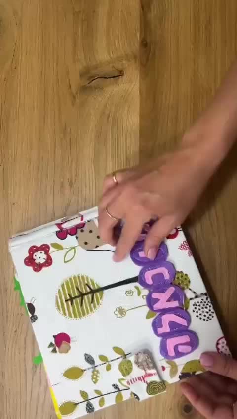 על היוצרת video thumbnail