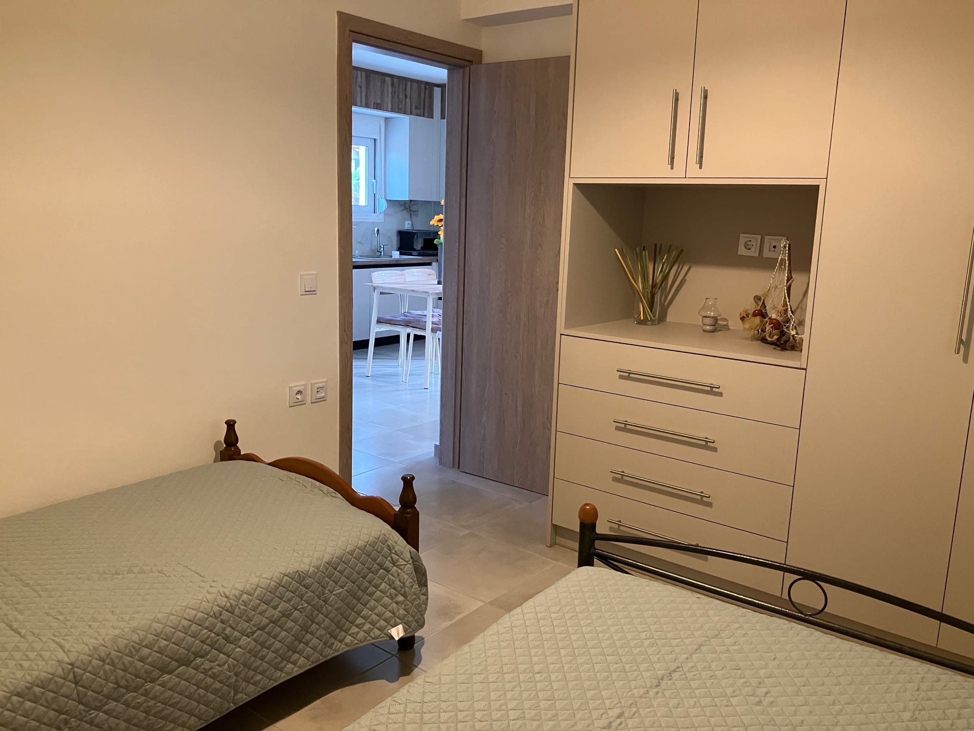 2nd bedroom