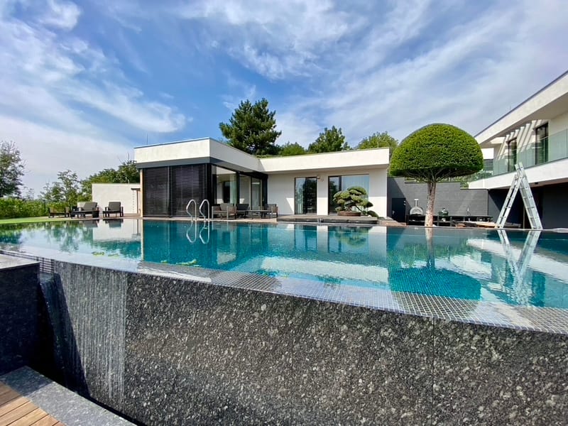 Családi házak villák  