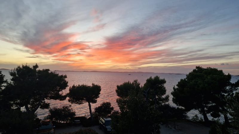 Prekrasna plaža i nezaboravni zalasci sunca