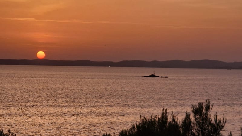 Prekrasna plaža i nezaboravni zalasci sunca