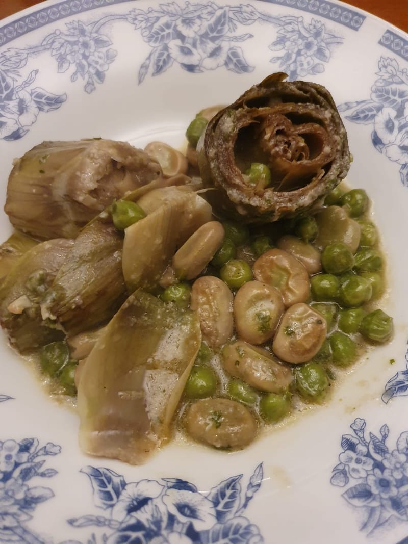 Grill u vrtu iza kuće