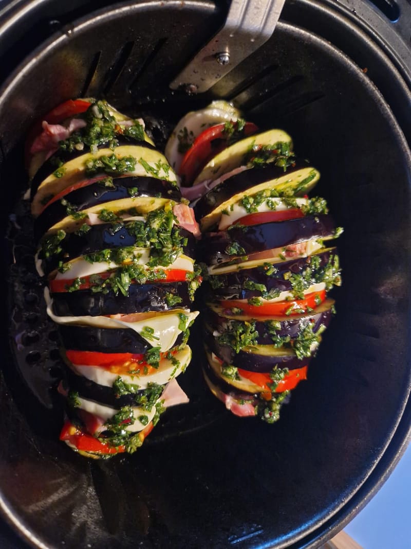 Grill u vrtu iza kuće