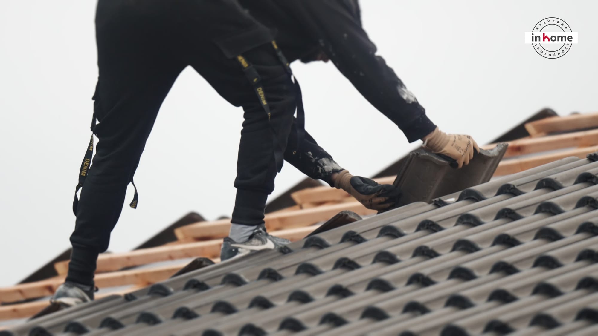 Pokládka betónovej krytiny značky Terran 