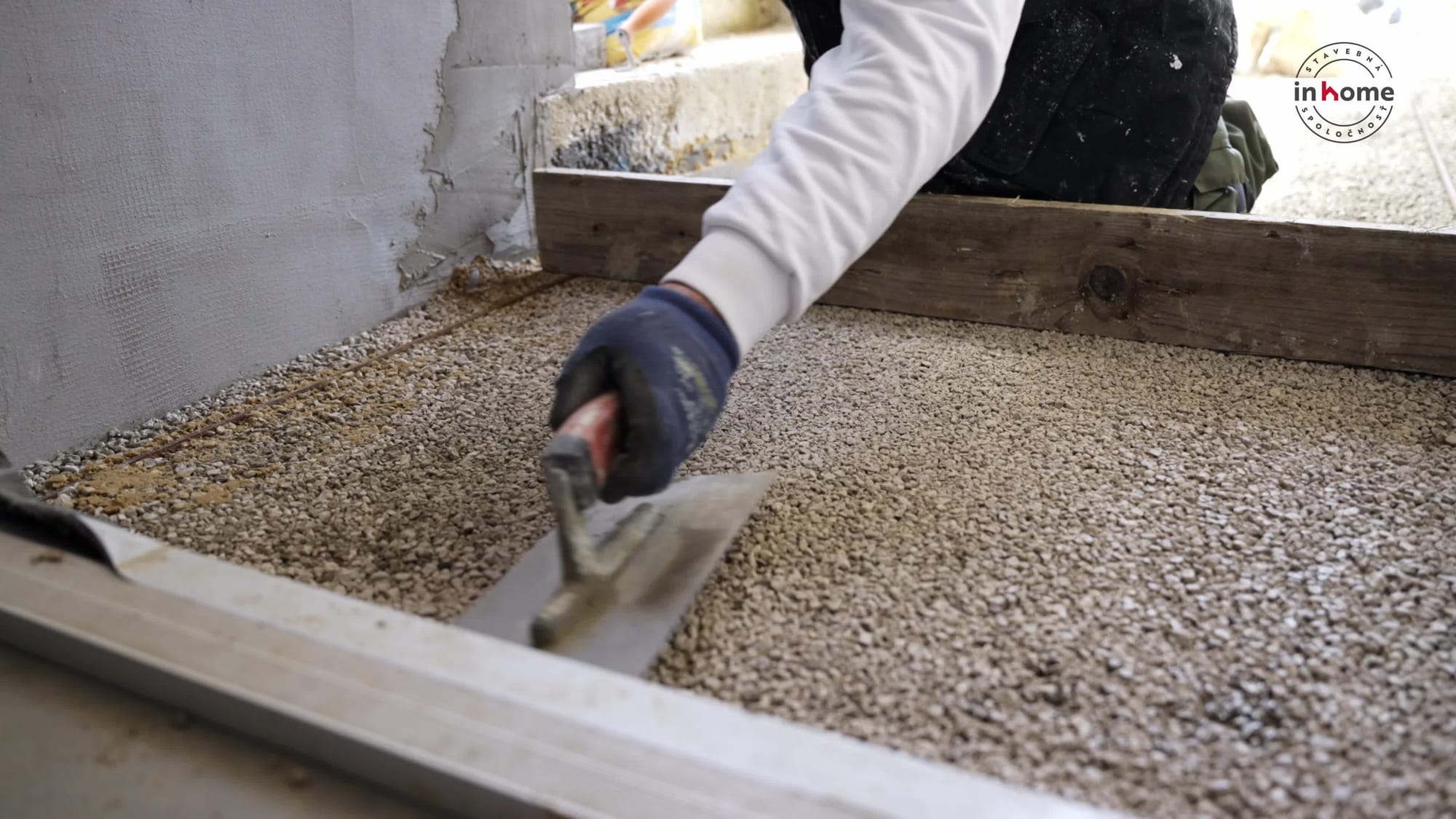 Realizácia spevnenej plochy formou zámkovej dlažby v Bojniciach