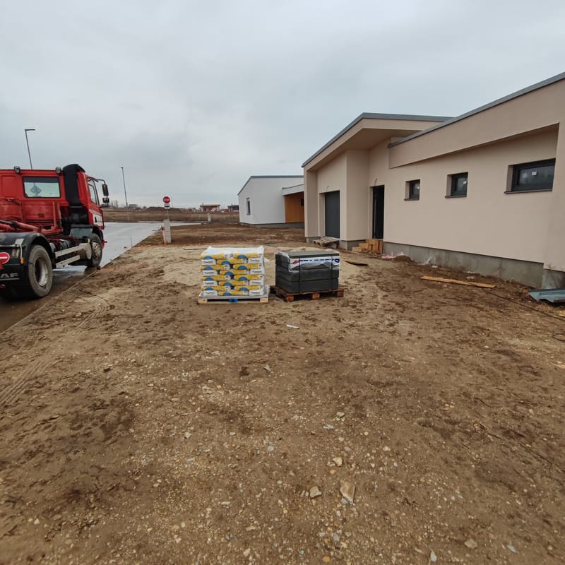 Realizácia zámkovej dlažby v okrese Nitra