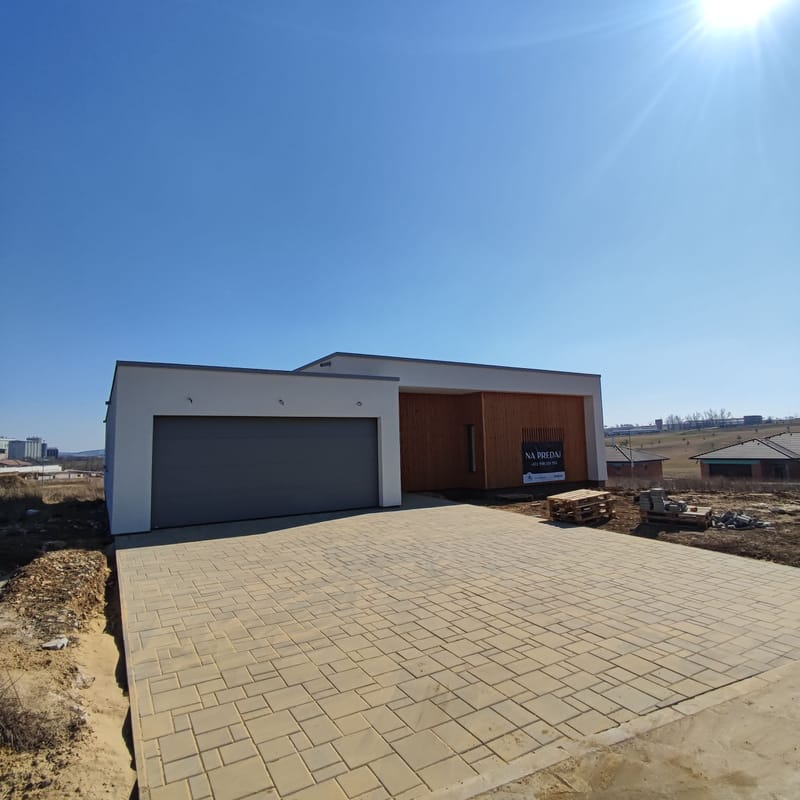 Realizácia zámkovej dlažby v okrese Nitra