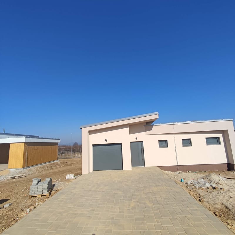 Realizácia zámkovej dlažby v okrese Nitra